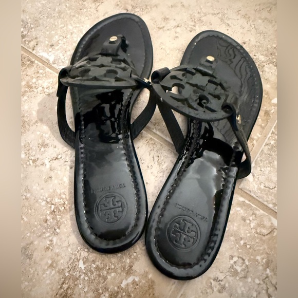 Tory Burch Black Patent Logo Thong Sandals - Picture 2 of 4